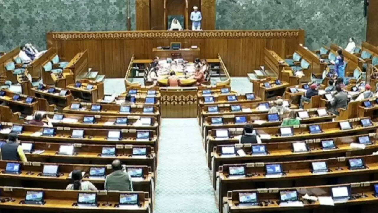 पश्चिम बंगाल में ओबीसी सूची पर सुप्रीम कोर्ट की सुनवाई के बीच आयोग की सिफारिश