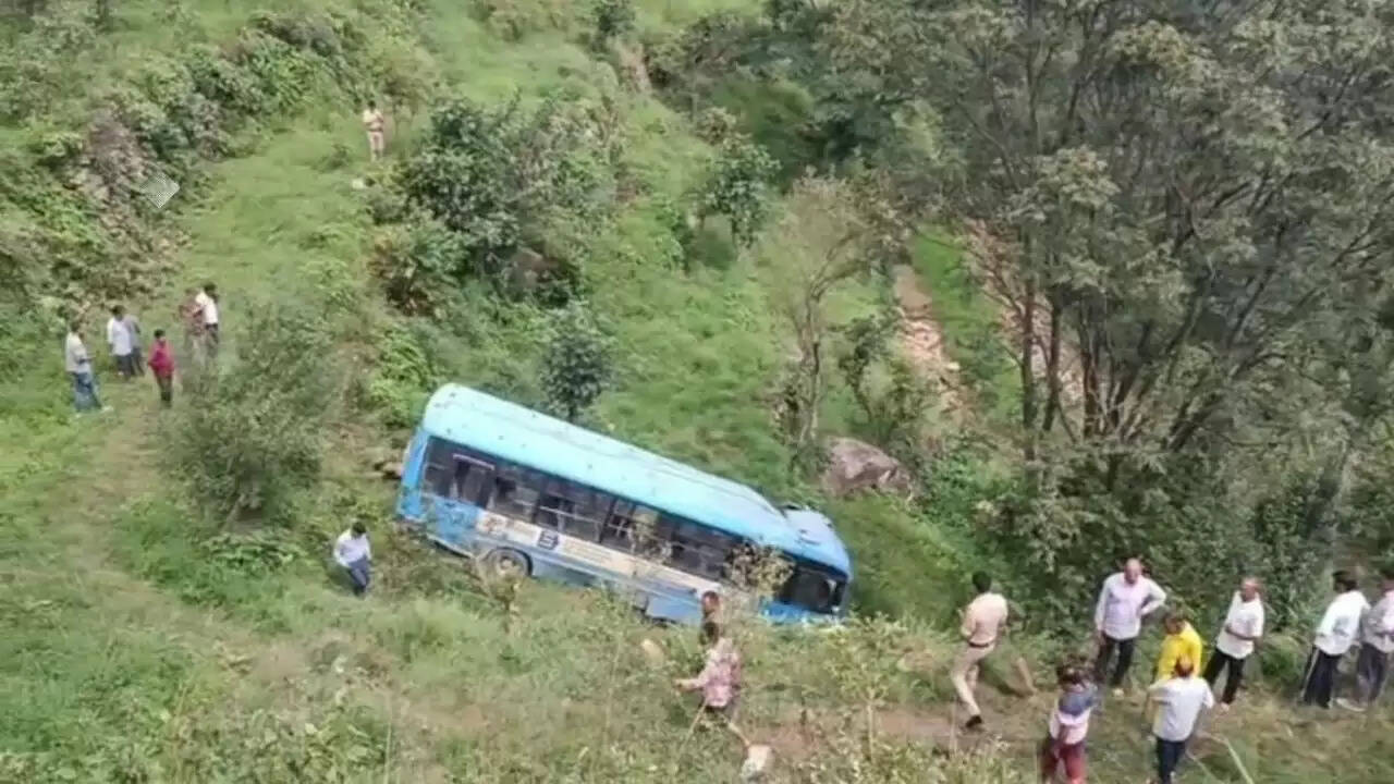 हिमाचल प्रदेश में बस दुर्घटना: 5 की मौत, 23 घायल