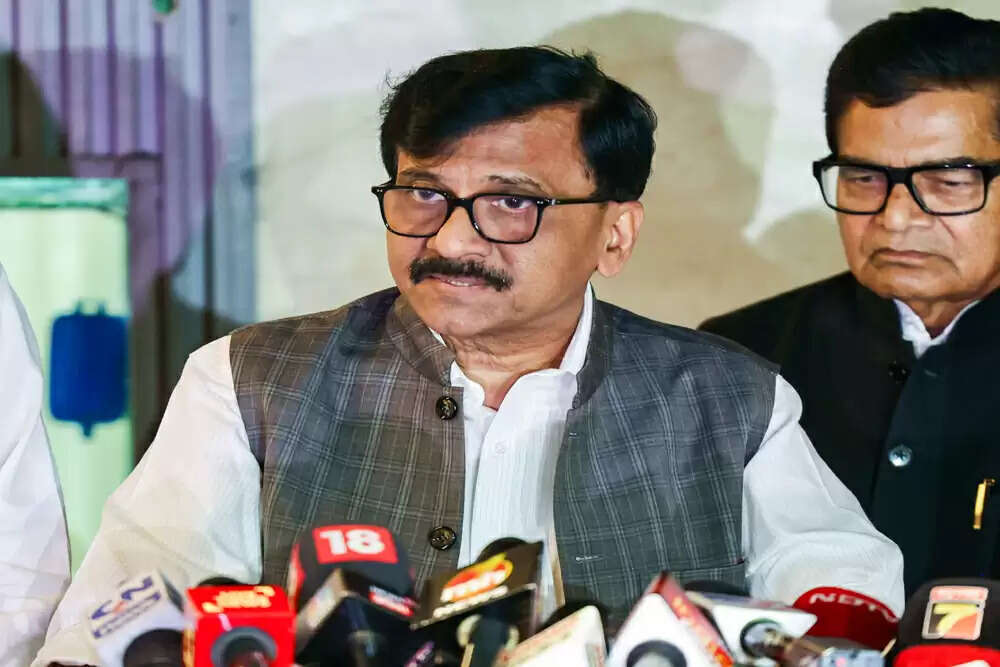 संजय राउत का मोदी पर तीखा हमला, नेहरू की तुलना का किया विरोध