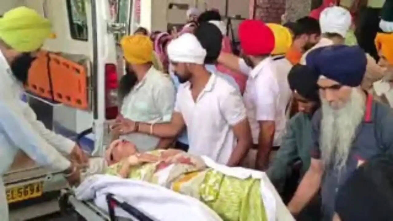अमृतसर गुरुद्वारे में लंगर हॉल की छत गिरने से दो महिलाओं की मौत