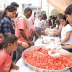 पानीपत में हैल्पेज ऑर्फन्स ने 2,500 लोगों को मुफ्त तरबूज़ वितरित किया