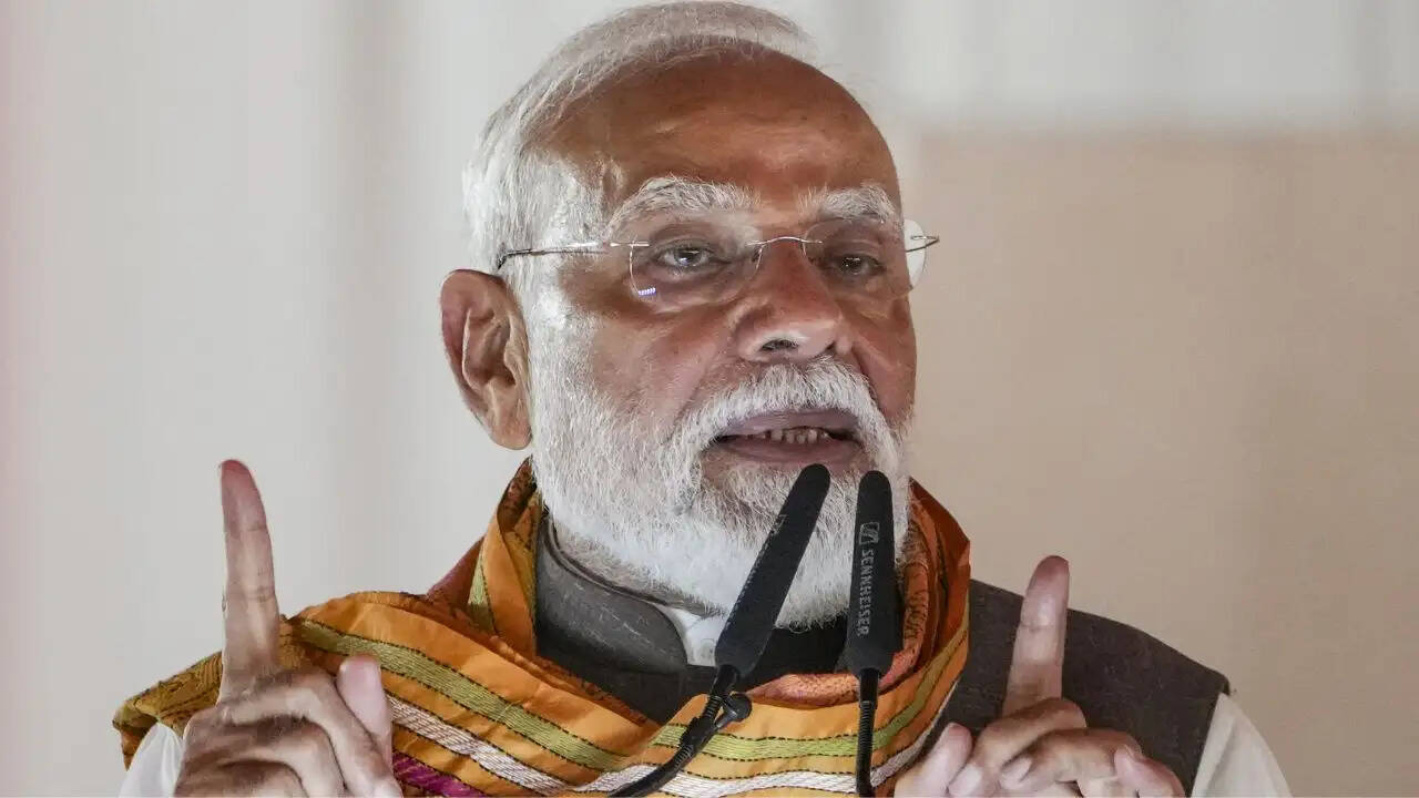 प्रधानमंत्री मोदी का पश्चिम बंगाल दौरा: विकास और कांग्रेस पर हमले