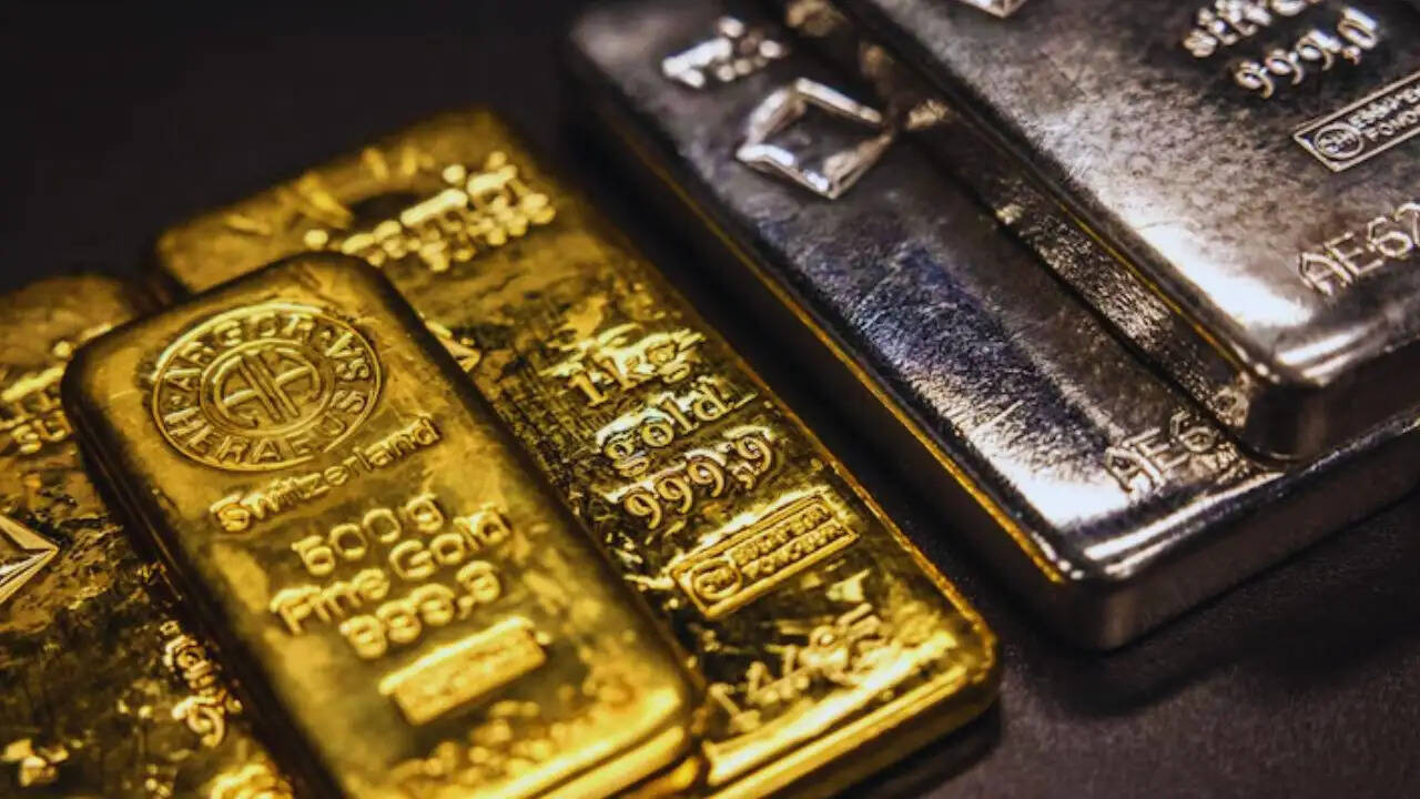 सोने-चांदी की कीमतों में गिरावट: जानें आज के ताजा रेट्स