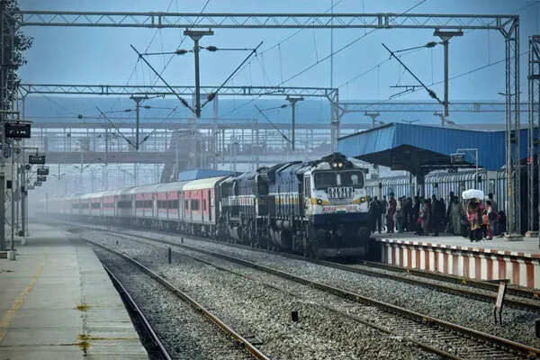 ट्रेन के जनरल डिब्बे हमेशा आगे और पीछे क्यों होते हैं?