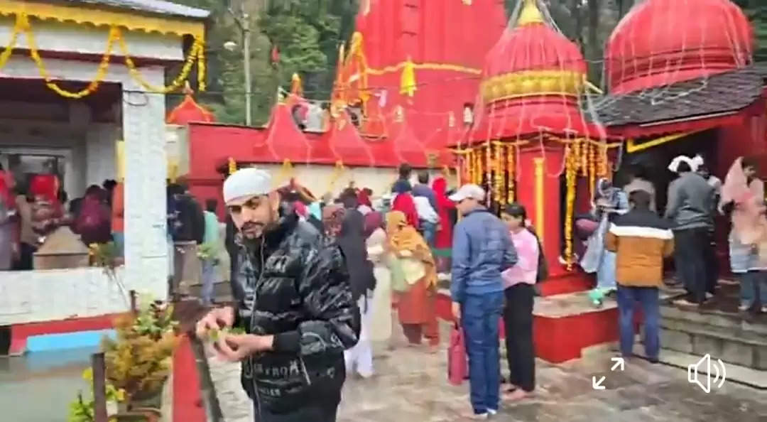 महाशिवरात्रि के पर्व पर कांगड़ा के शिवालयों में उमड़ी श्रद्धालुओं की भीड़