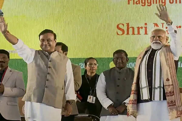 प्रधानमंत्री मोदी ने असम में 6,957 करोड़ रुपये के काजीरंगा कॉरिडोर की आधारशिला रखी