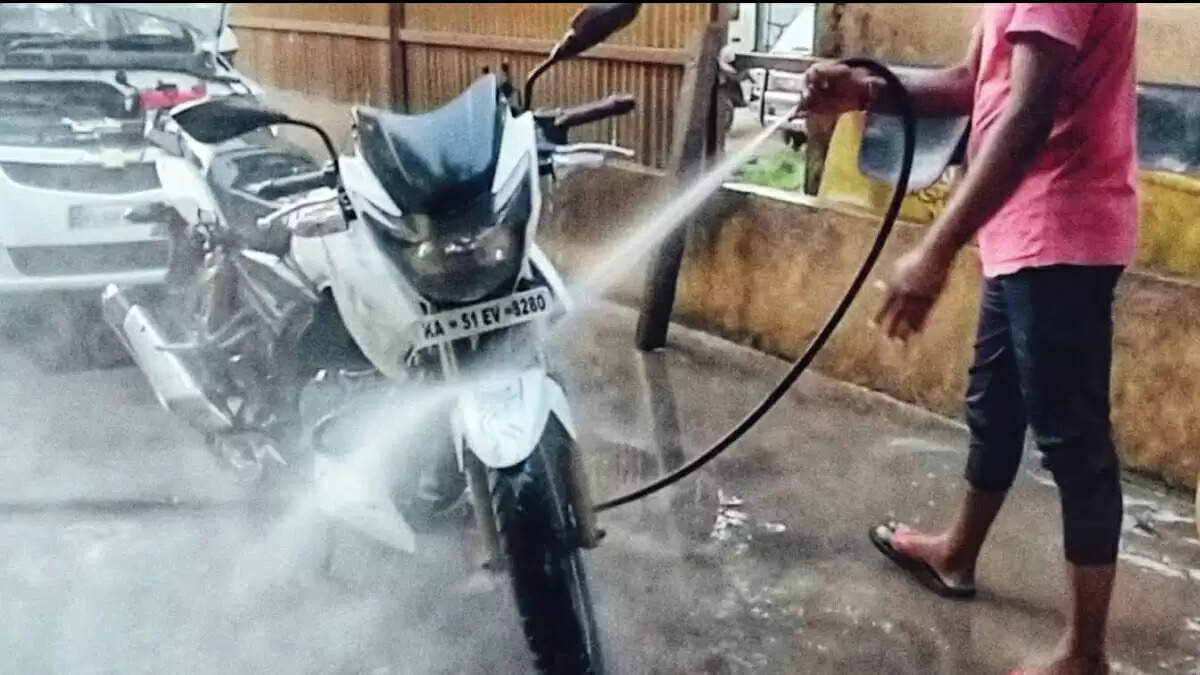 बाइक धोते समय ध्यान रखने योग्य महत्वपूर्ण टिप्स