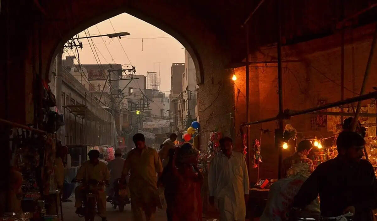 लाहौर की सांस्कृतिक पहचान पर कट्टरपंथ का दबाव: सरकार ने पीछे हटने के संकेत दिए