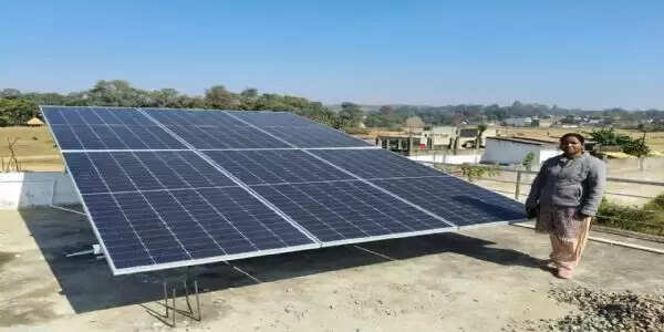 बलरामपुर&nbsp;:&nbsp;सौर ऊर्जा से रोशन हुआ झींगों का घर, बिजली बिल में राहत और पर्यावरण को लाभ