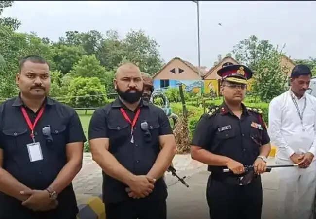 शाहजहांपुर में फर्जी ब्रिगेडियर गिरफ्तार, सेना की वर्दी में घूमता था
