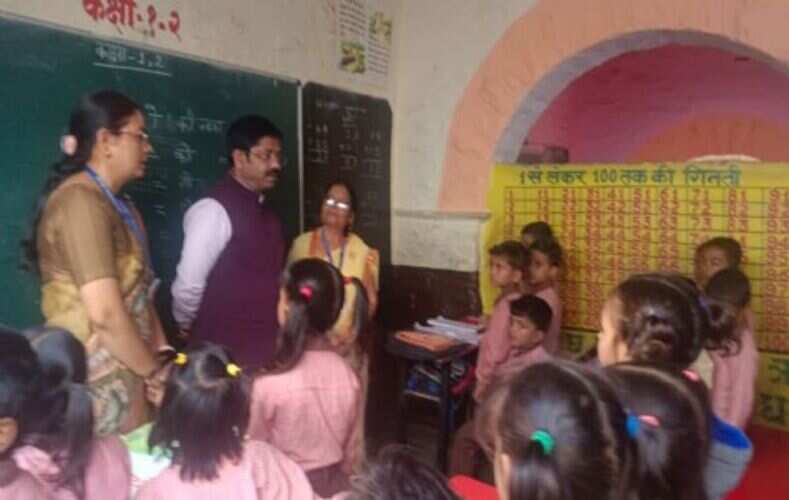 पीएचसी पर धमके मंत्री 'नंदी', दो लापरवाह फार्मासिस्ट पर होगी निलम्बन की कार्रवाई