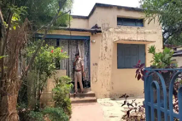 जमशेदपुर में रिटायर कर्मचारी ने परिवार के तीन सदस्यों की हत्या की