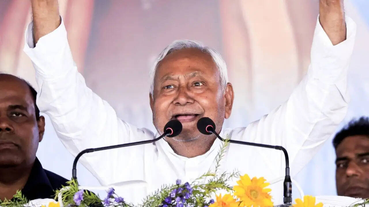 नीतीश कुमार ने बिहार विधान परिषद से दिया इस्तीफा