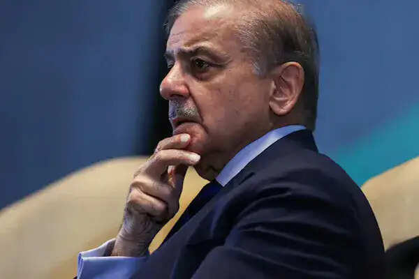 पाकिस्तान की अर्थव्यवस्था को UAE से बड़ा झटका, कर्ज की वापसी की मांग