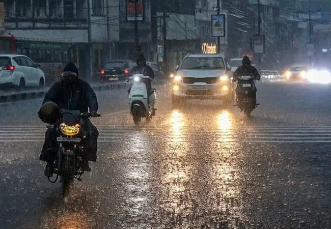 उत्तर भारत में मौसम परिवर्तन: बारिश और ओलावृष्टि की चेतावनी