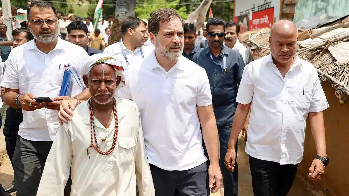 राहुल गांधी का माउंटेन मैन दशरथ मांझी के परिवार के लिए अनोखा उपहार