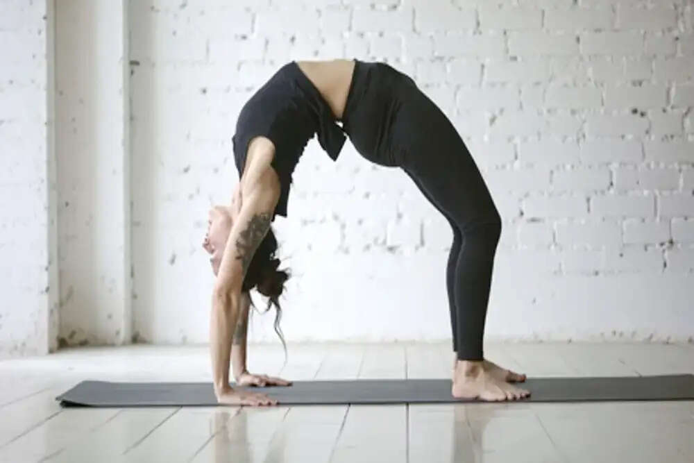 चक्रासन: रीढ़ की हड्डी के लिए लाभकारी योगासन