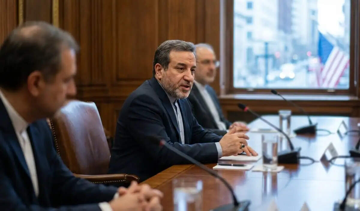 ईरान के विदेश मंत्री की रूस यात्रा: क्षेत्रीय स्थिरता के लिए वार्ता