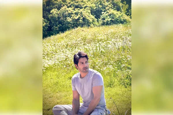 वरुण धवन ने 'एबीसीडी 2' के 10 साल पूरे होने पर मनाया जश्न