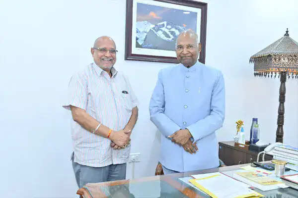 पूर्व सांसद अविनाश राय खन्ना ने पूर्व राष्ट्रपति राम नाथ कोविंद को आमंत्रित किया