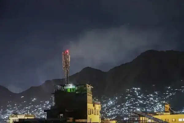 पाकिस्तान द्वारा काबुल पर हवाई हमले में भारी तबाही, 400 से अधिक की मौत