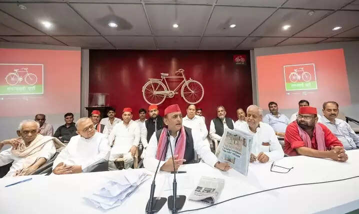 अखिलेश यादव ने भाजपा पर शिक्षा का अधिकार छीनने का आरोप लगाया