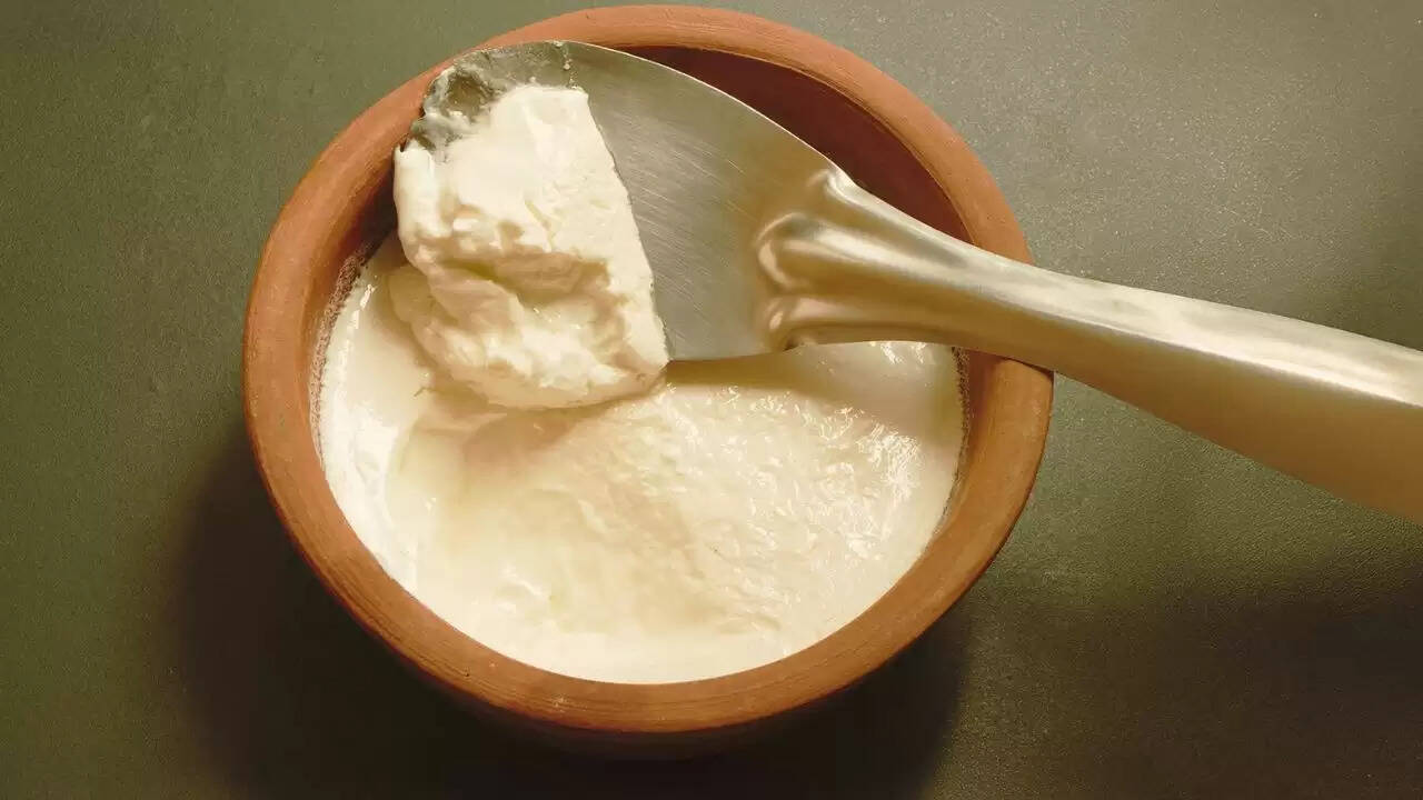 सर्दियों में दही जमाने का आसान देसी तरीका: हरी मिर्च का जादू