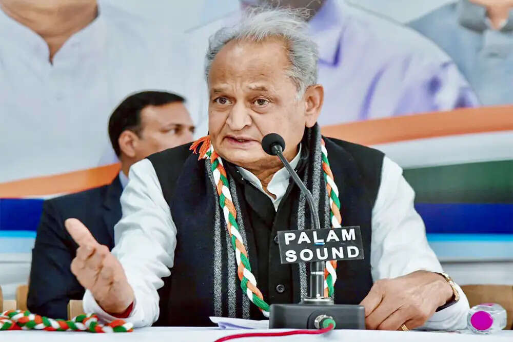 अशोक गहलोत ने स्वास्थ्य योजनाओं की स्थिति पर उठाए सवाल