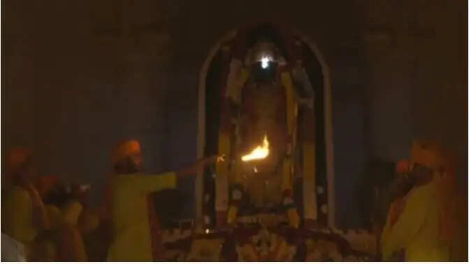 अयोध्या में राम जन्मोत्सव पर सूर्य तिलक का अद्भुत आयोजन