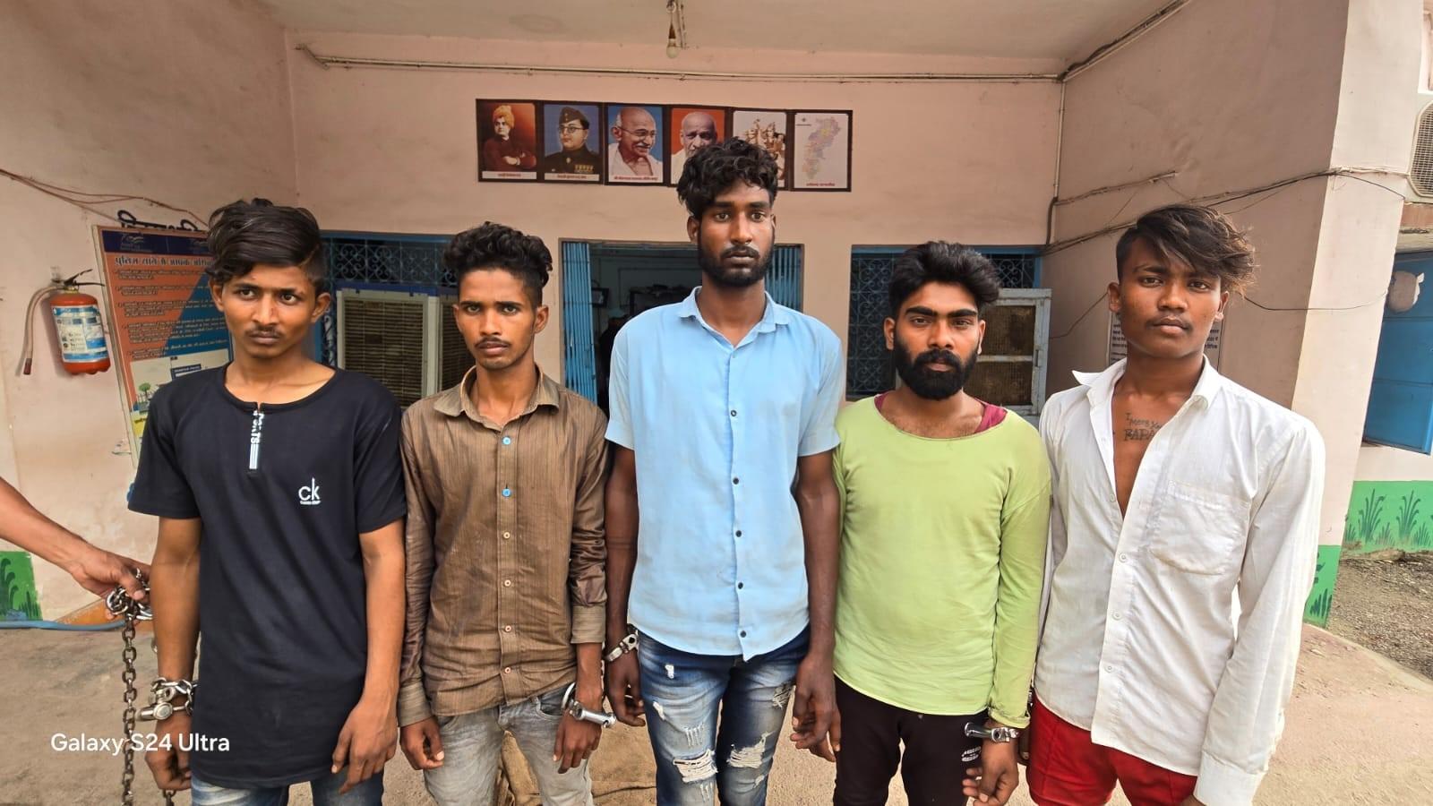 धमतरी-मंदिरों में चोरी करने वाले पांच आरोपित गिरफ्तार