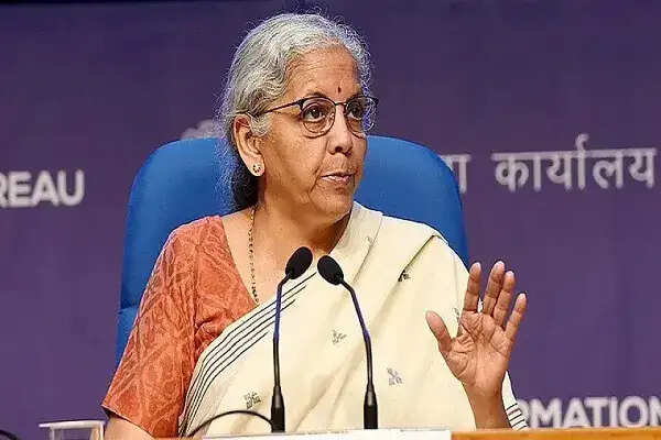 भारत की वित्त मंत्री ने बढ़ती कीमतों पर चिंता जताई, तीन 'Fs' पर ध्यान देने की सलाह दी