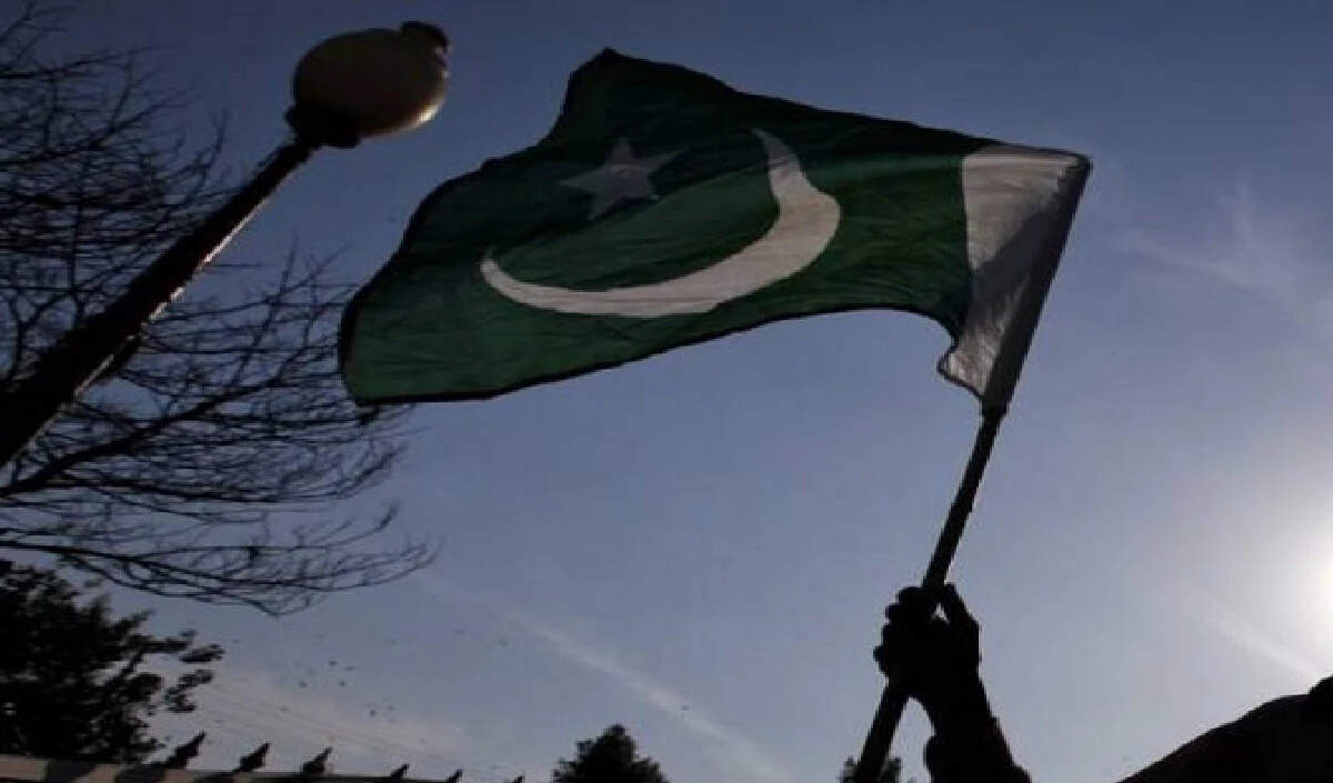 तेहरान में विस्फोट: पाकिस्तानी दूतावास के पास हवाई हमले जारी