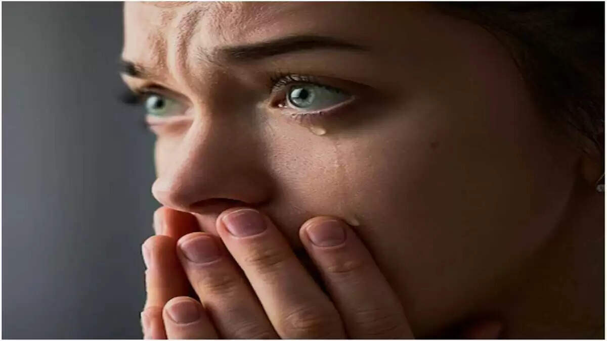 आँसू बहाने के फायदे: क्यों रोना है सेहत के लिए अच्छा?