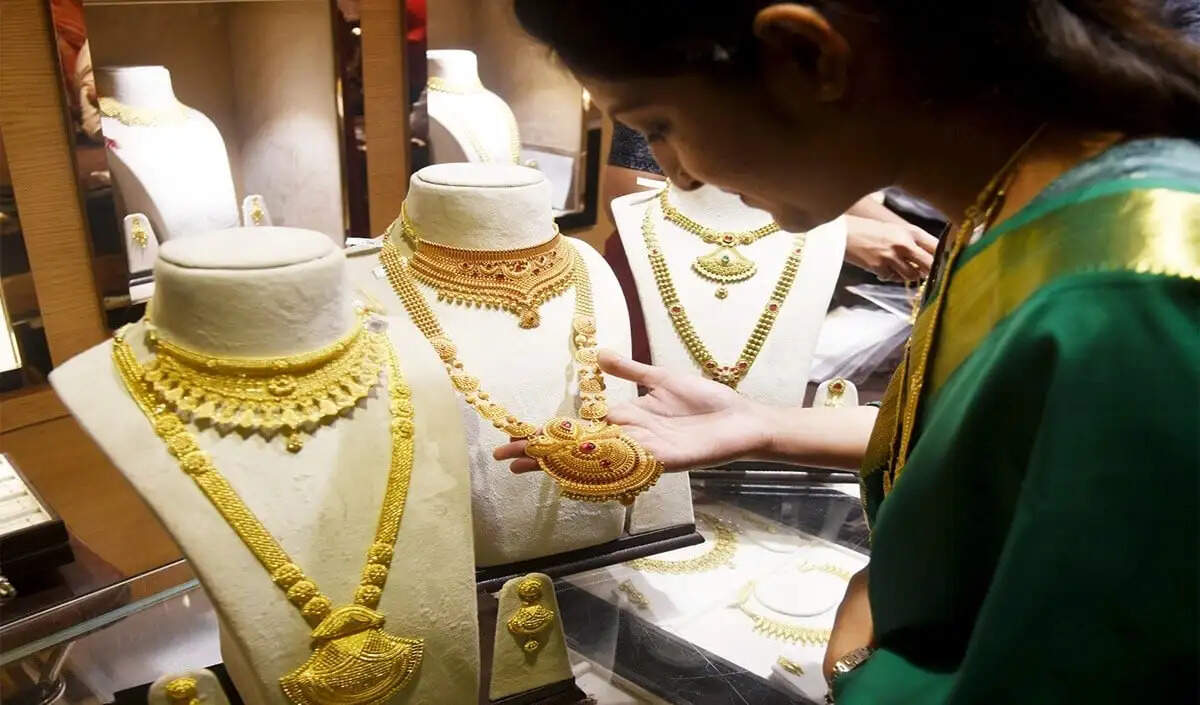 सोने और चांदी की कीमतों में गिरावट, अमेरिका-ईरान शांति समझौते का असर