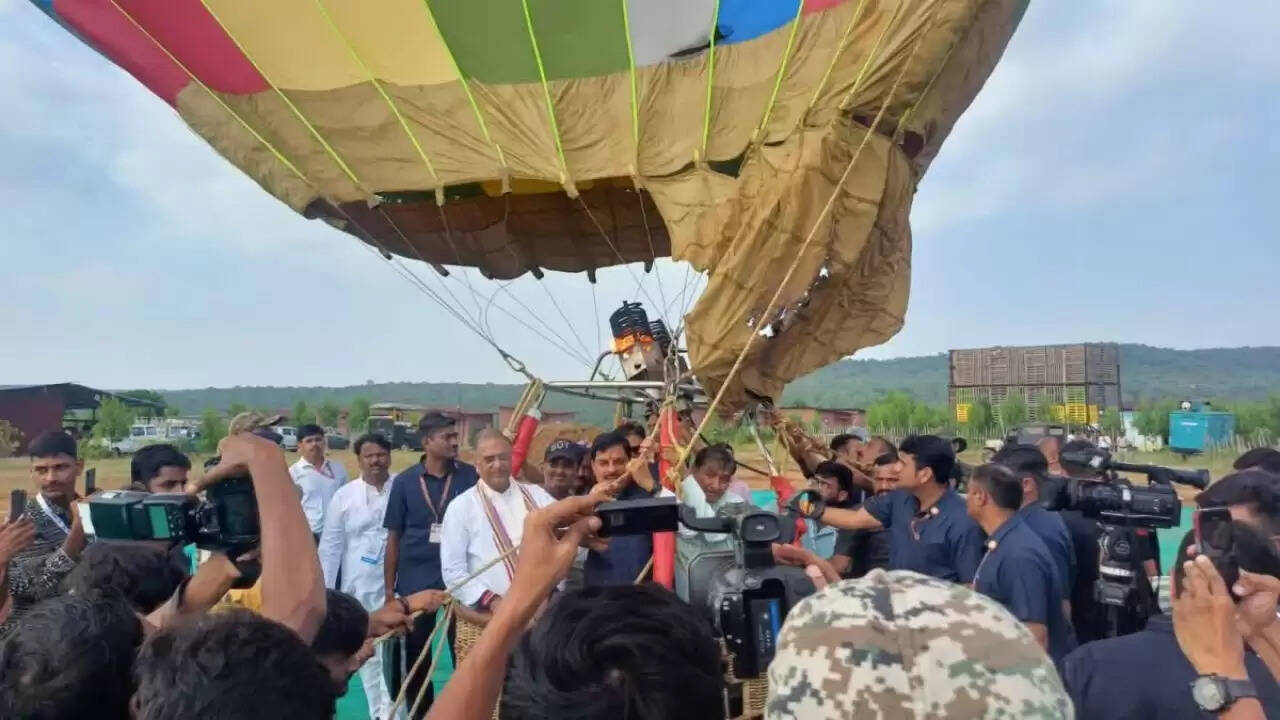 मध्य प्रदेश में हॉट एयर बैलून में आग: मुख्यमंत्री सुरक्षित, अफवाहों पर लगाम