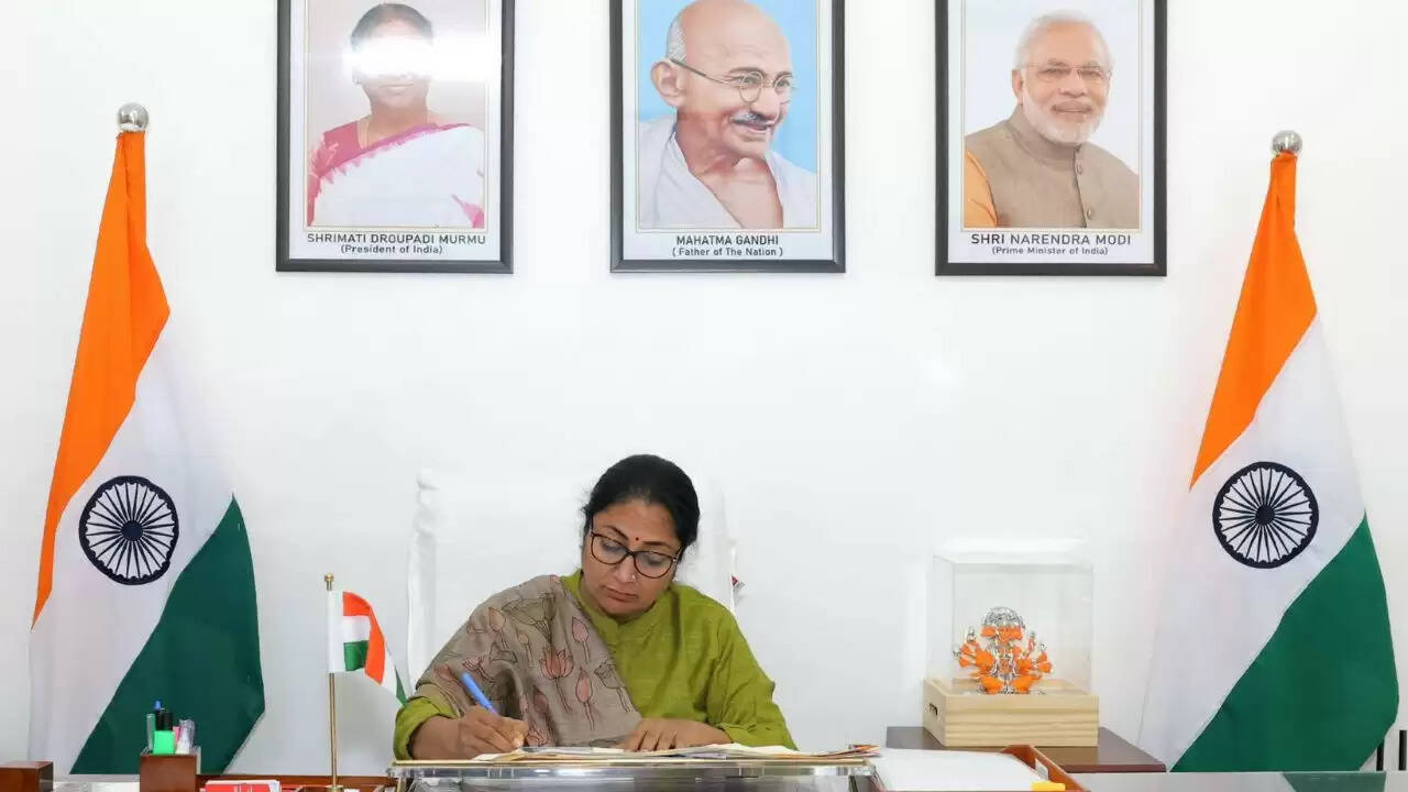 दिल्ली की मुख्यमंत्री रेखा गुप्ता ने हमले के बाद साहस और संकल्प का किया प्रदर्शन