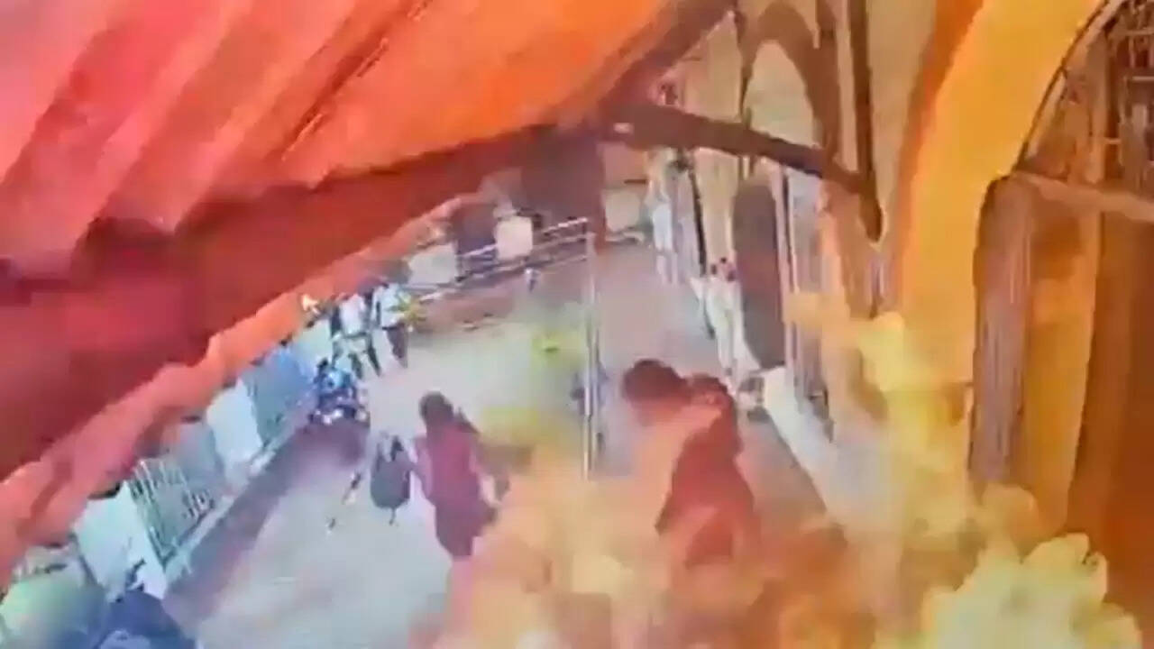 ओडिशा की छात्रा का आत्मदाह: यौन उत्पीड़न के खिलाफ उठी आवाज़