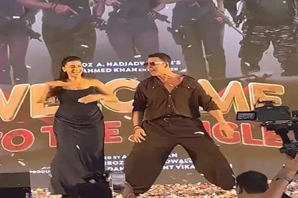 अक्षरा सिंह ने अक्षय कुमार के साथ साझा किया खास पल, कहा- उनकी विनम्रता प्रेरणादायक है