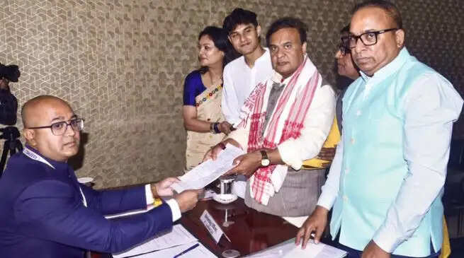 असम विधानसभा चुनाव: हिमंत बिस्वा सरमा ने जलुकबारी सीट से भरा नामांकन