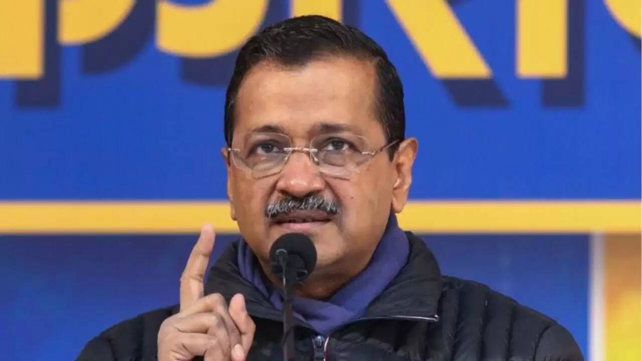 दिल्ली में स्कूलों को बम से उड़ाने की धमकी पर केजरीवाल का तीखा हमला