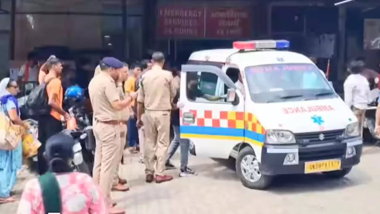 क्यूं कुबेरेश्वर धाम में फिर मची भगदड़? जानें हादसे की पूरी कहानी