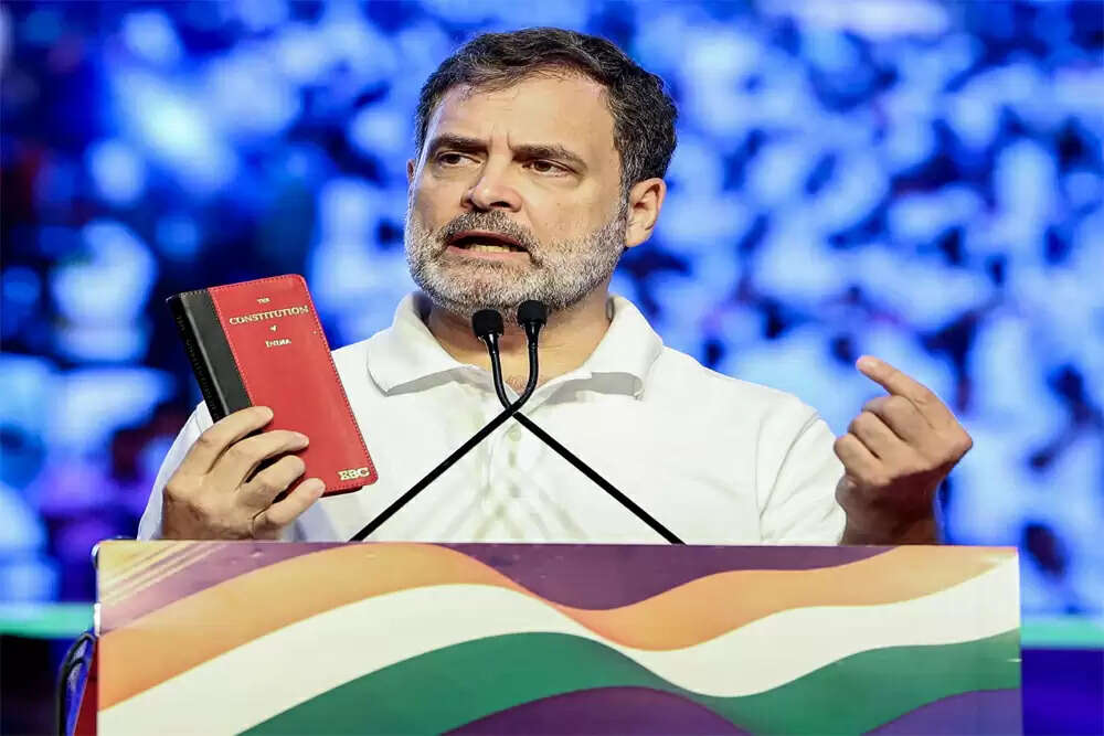 राहुल गांधी ने चुनाव आयोग पर उठाए गंभीर सवाल, वोट चोरी के आरोप दोहराए