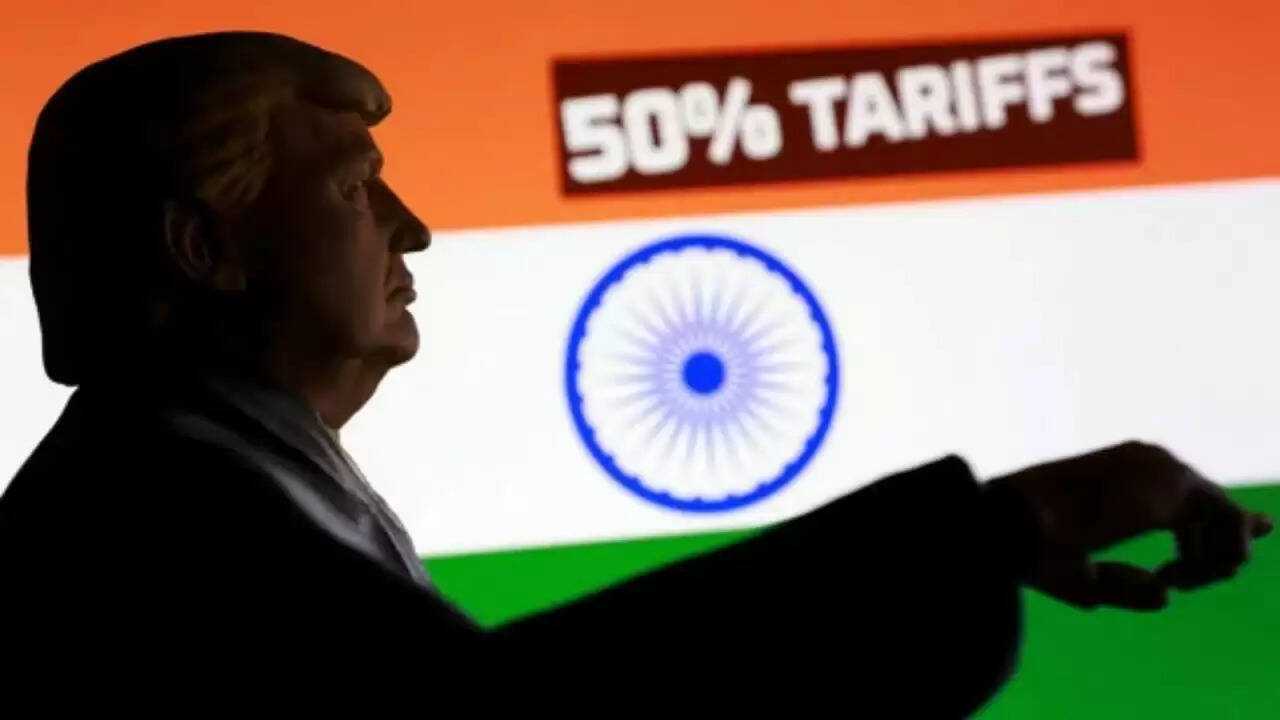 भारत के टेक्सटाइल उद्योग पर अमेरिकी टैरिफ का असर: लाखों नौकरियों का संकट
