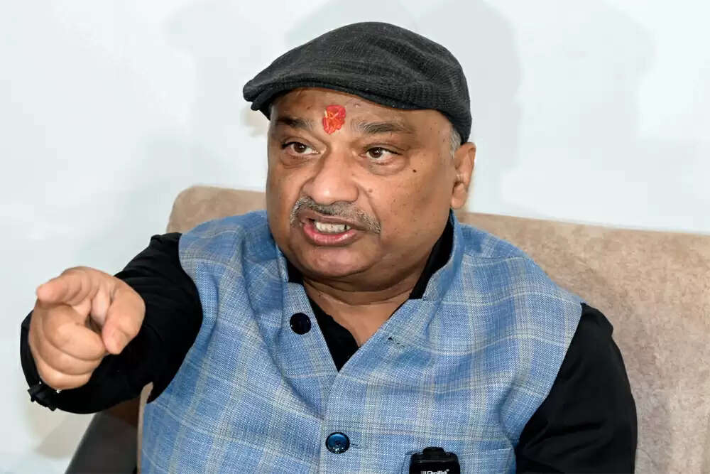 बिहार में चुनावी बयानबाजी: सुनील सिंह का विवादास्पद बयान