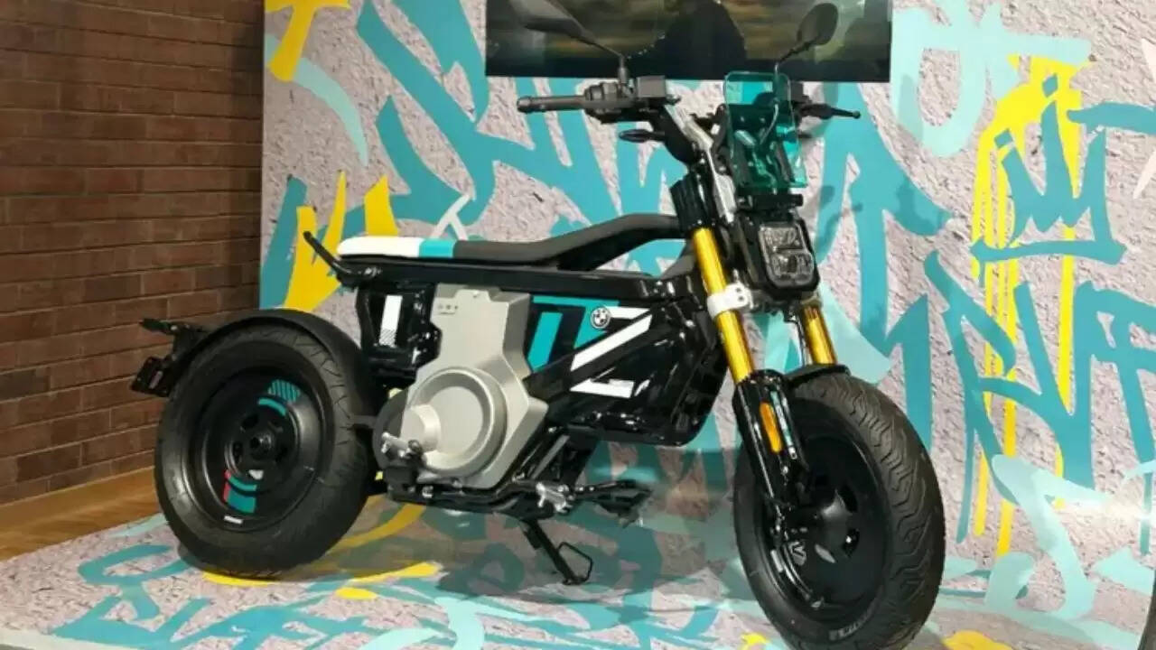 BMW CE 02: नई इलेक्ट्रिक बाइक जो स्टाइल और परफॉर्मेंस का बेहतरीन मिश्रण है