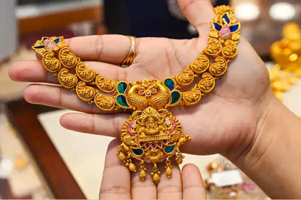 वैश्विक अस्थिरता के बीच सोने और चांदी की कीमतों में उतार-चढ़ाव