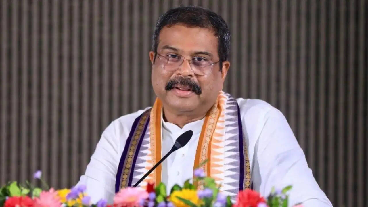 धर्मेंद्र प्रधान ने NEET विवाद पर उठाया सवाल, युवाओं के भविष्य को बताया प्राथमिकता