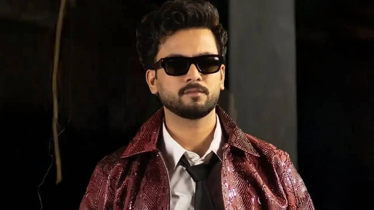 एल्विश यादव को सुप्रीम कोर्ट से मिली राहत, सांप के जहर मामले में रद्द हुई FIR