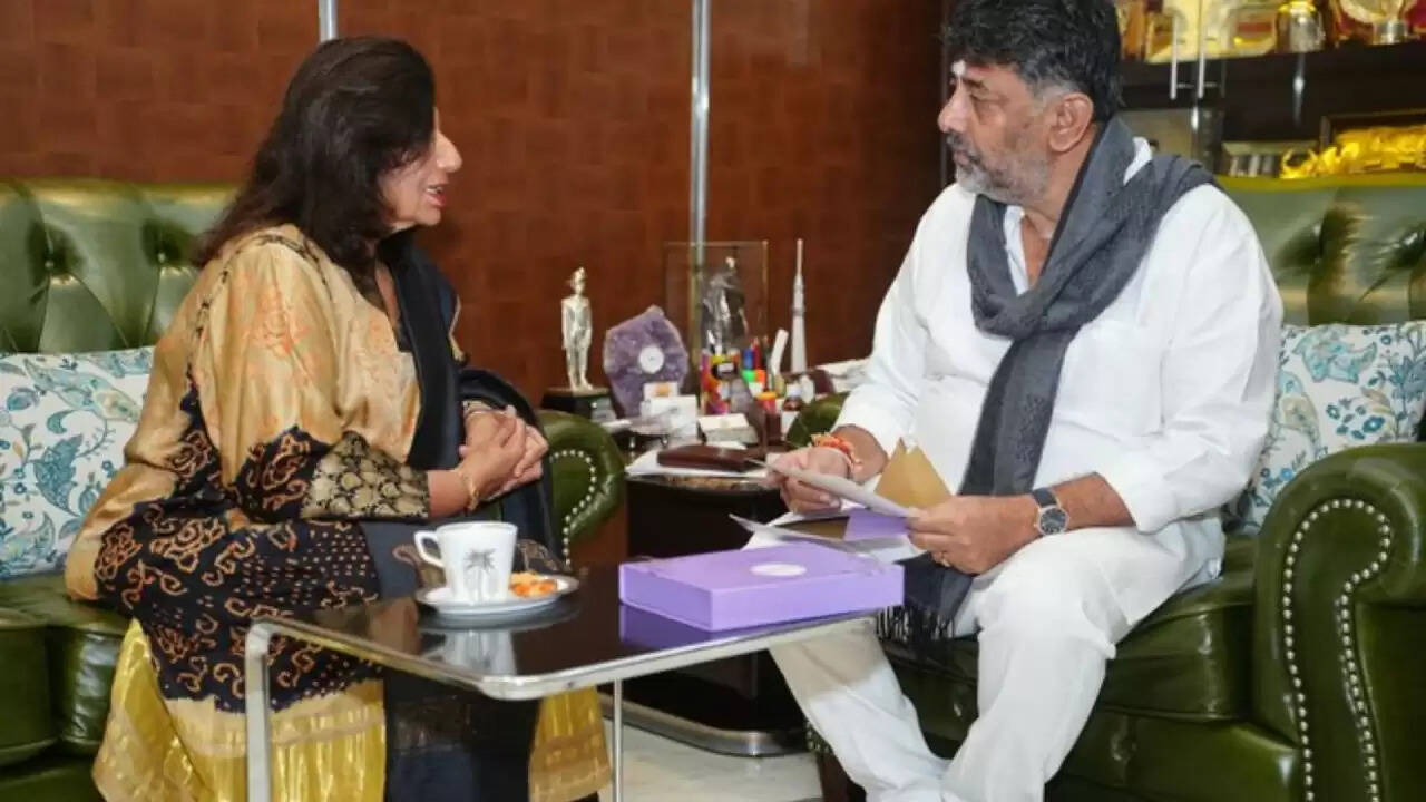 कर्नाटक में किरण मजूमदार-शॉ और डीके शिवकुमार की मुलाकात: बेंगलुरु की समस्याओं पर चर्चा