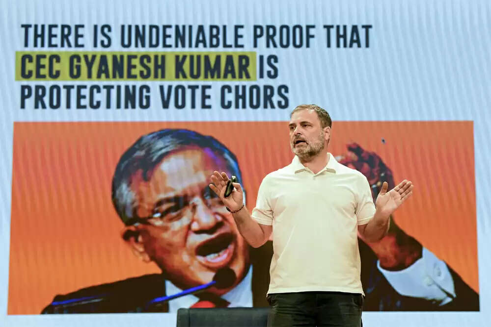 राहुल गांधी के वोट चोरी के आरोप: चुनाव आयोग की निष्पक्ष जांच की मांग